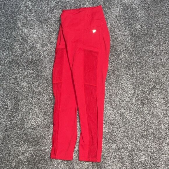 Fabletics On-The-Go PowerHold® High-Waisted Capri - Picture 4 of 9